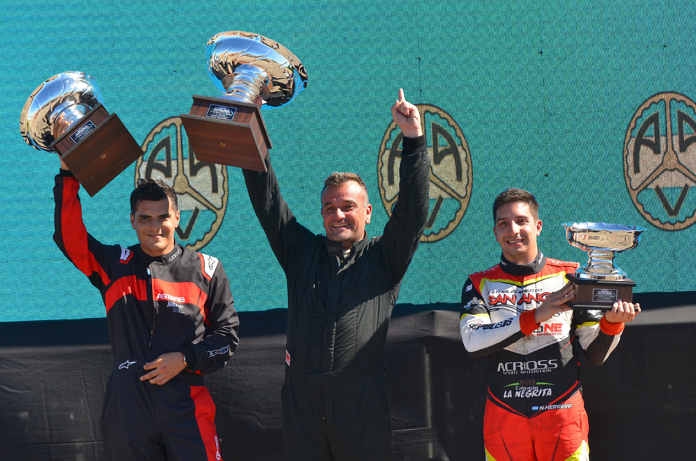 LOS PODIOS DE LA 2DA FECHA DEL CÓRDOBA PISTA 2023: PODIO FINAL UNO COMPETIZIONE.jpg